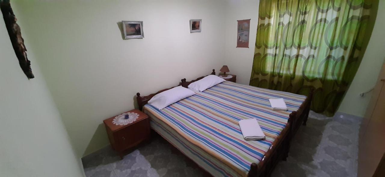 Guest House And Tavern Leo ซารานเดอ ห้อง รูปภาพ