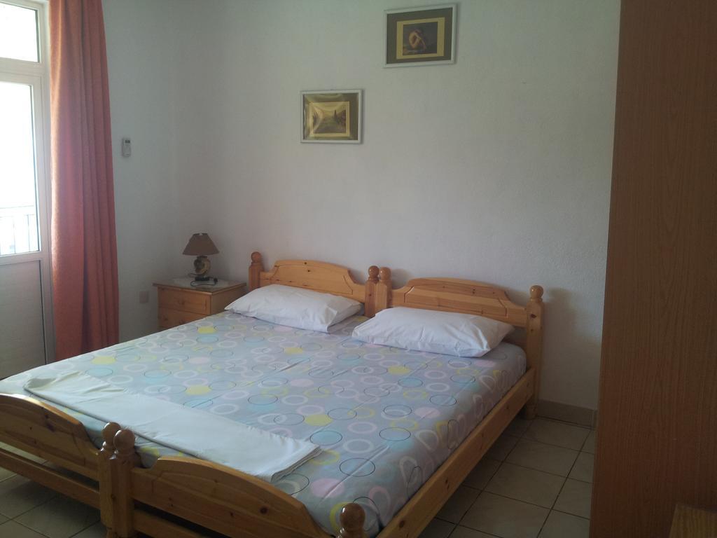 Guest House And Tavern Leo ซารานเดอ ภายนอก รูปภาพ