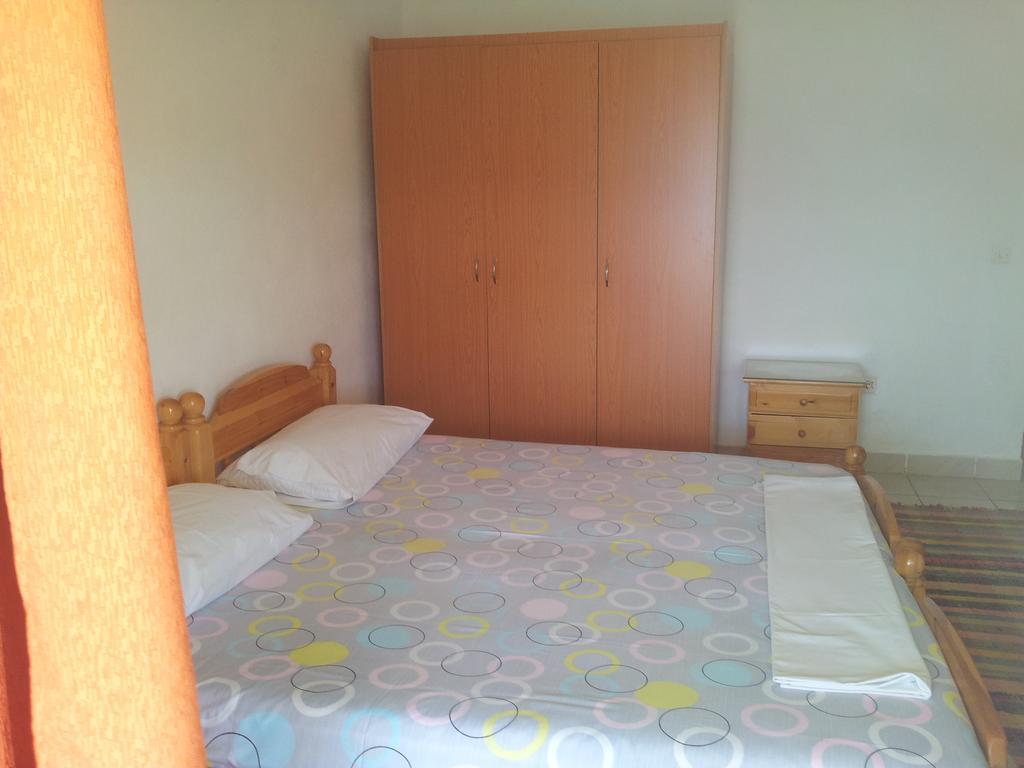 Guest House And Tavern Leo ซารานเดอ ภายนอก รูปภาพ