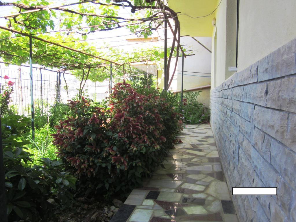 Guest House And Tavern Leo ซารานเดอ ภายนอก รูปภาพ