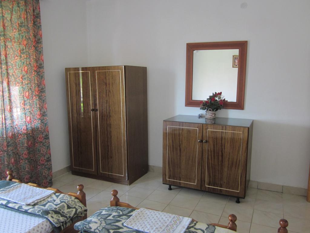 Guest House And Tavern Leo ซารานเดอ ภายนอก รูปภาพ