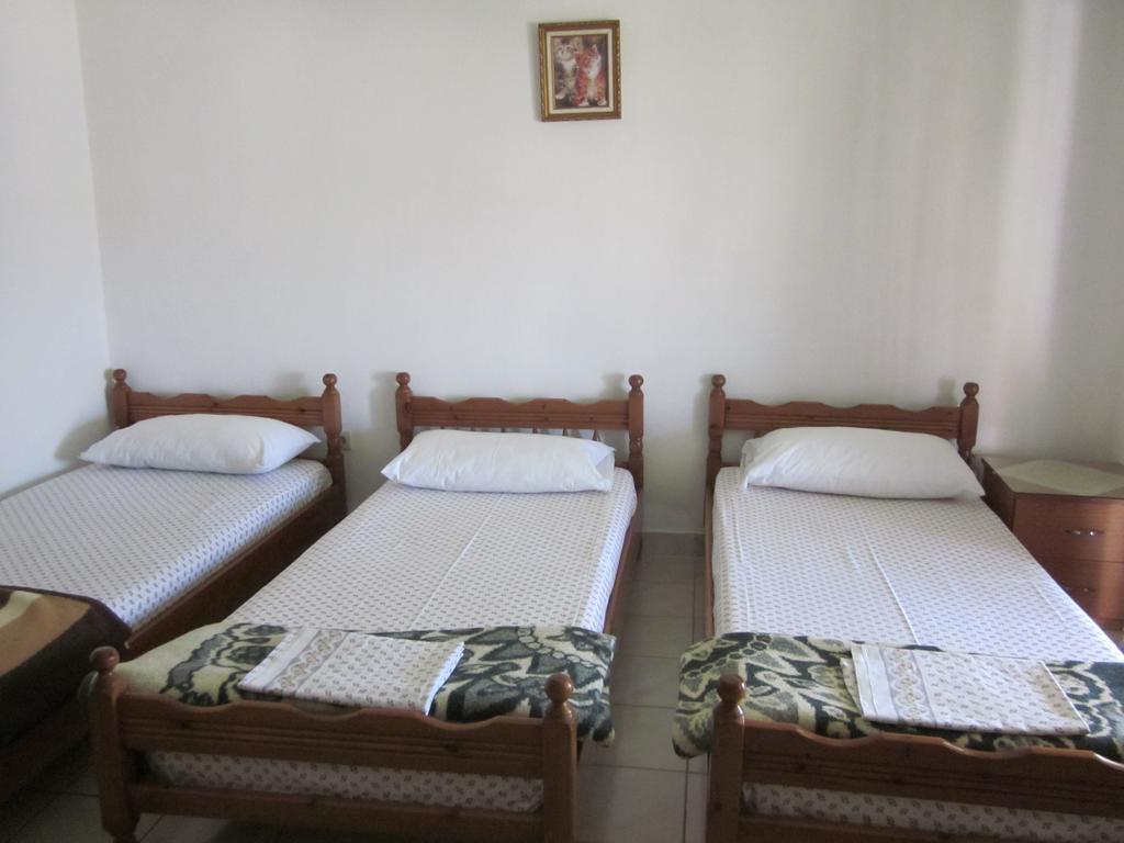 Guest House And Tavern Leo ซารานเดอ ภายนอก รูปภาพ